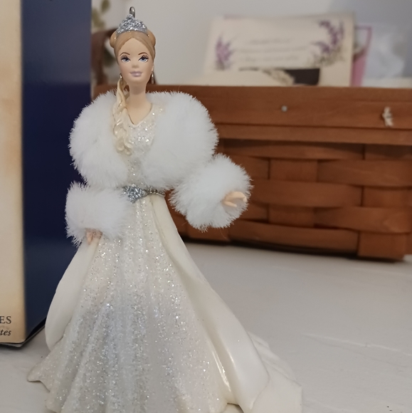 Hallmark Barbie Collector Series Ornament 2003 Edition - Picture 3 of 8